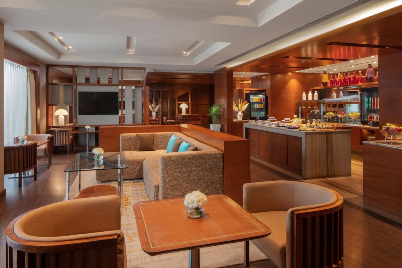 Hyatt Regency Chandīgarh Zewnętrze zdjęcie The lounge at the airport