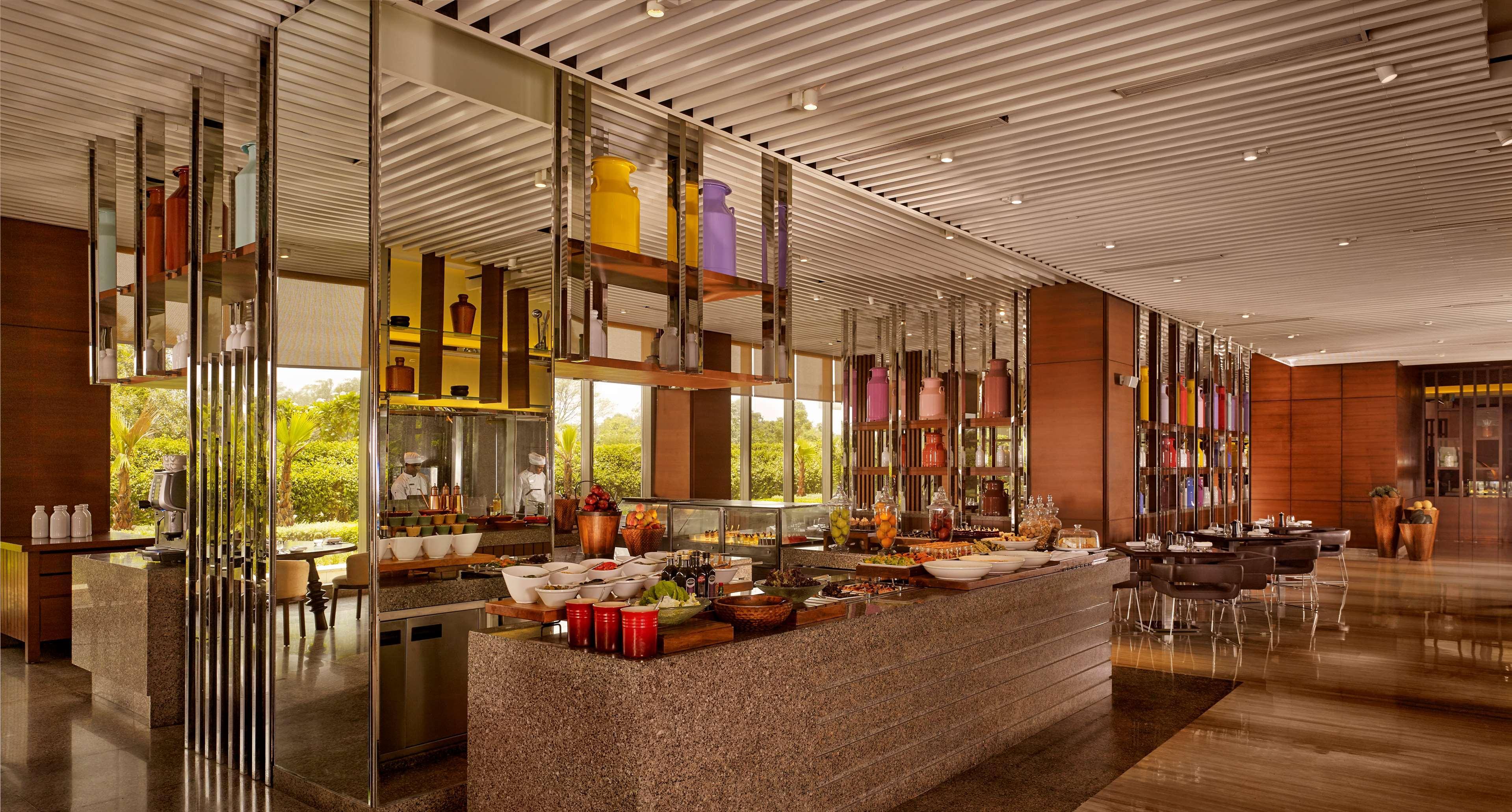 Hyatt Regency Chandīgarh Zewnętrze zdjęcie The buffet at the hotel