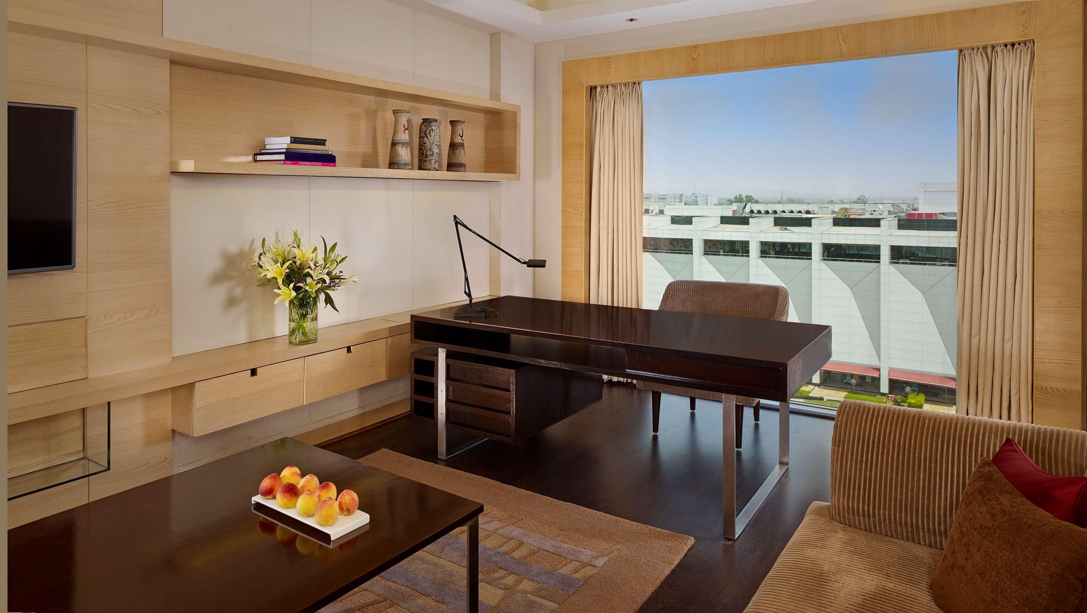 Hyatt Regency Chandīgarh Zewnętrze zdjęcie A typical office